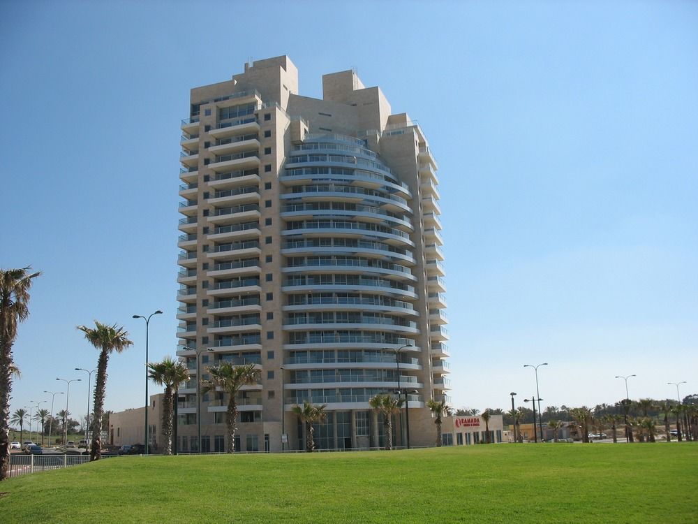 Ramada Hotel & Suites Netanya image 1